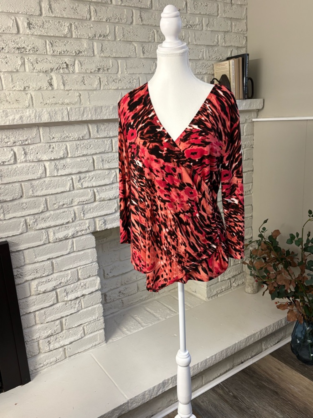 Jennifer Lopez JLo Faux-Wrap V-Neck Top in Pink & Coral Animal Print Size XL